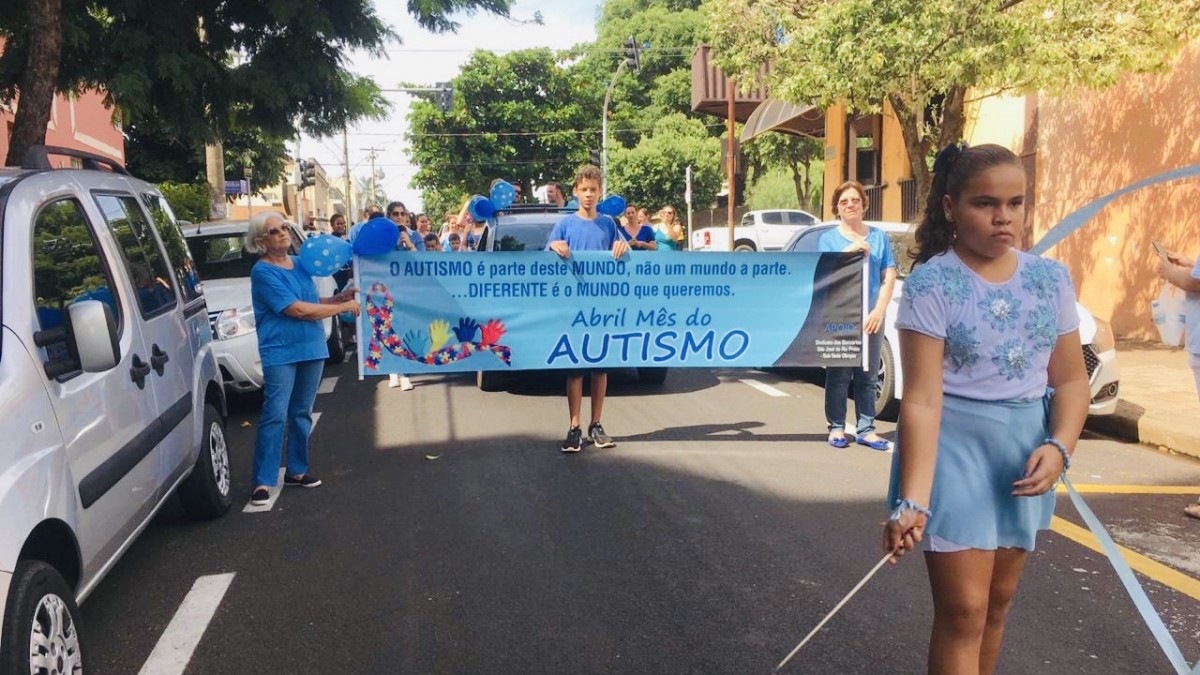 Caminhada Pelas Ruas Centrais Marca Conscientiza O Sobre O Autismo Em