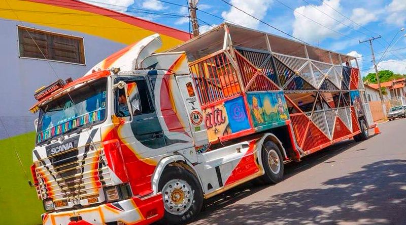 Carreta Treme-treme da Alegria retorna às ruas de Penha para