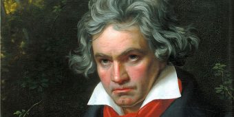 Um retrato de Beethoven com a partitura para a Missa Solemnis de 1820 por Joseph Karl Stieler.