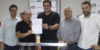 Cerimônia marca entrega do Centro de Múltiplo Uso e assinatura das obras de moradia em Ribeiro