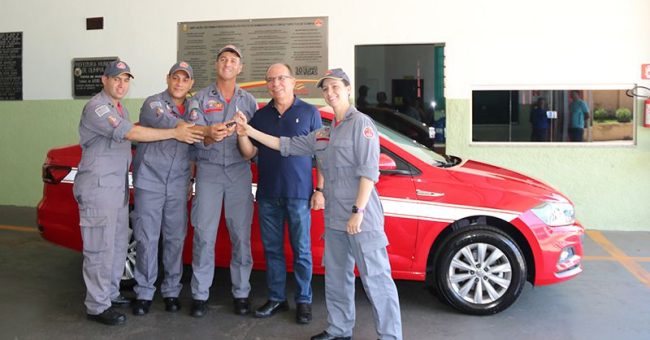 Corpo-de-Bombeiros-de-Olímpia-recebe-novo-veículo-zero-quilômetro