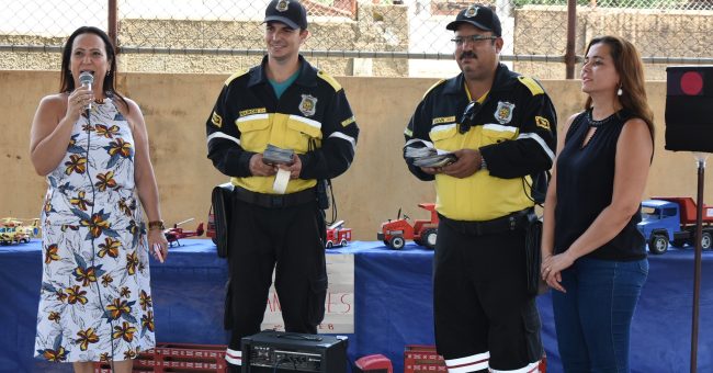 Agentes de trânsito - EMEB Hélio Cazarini